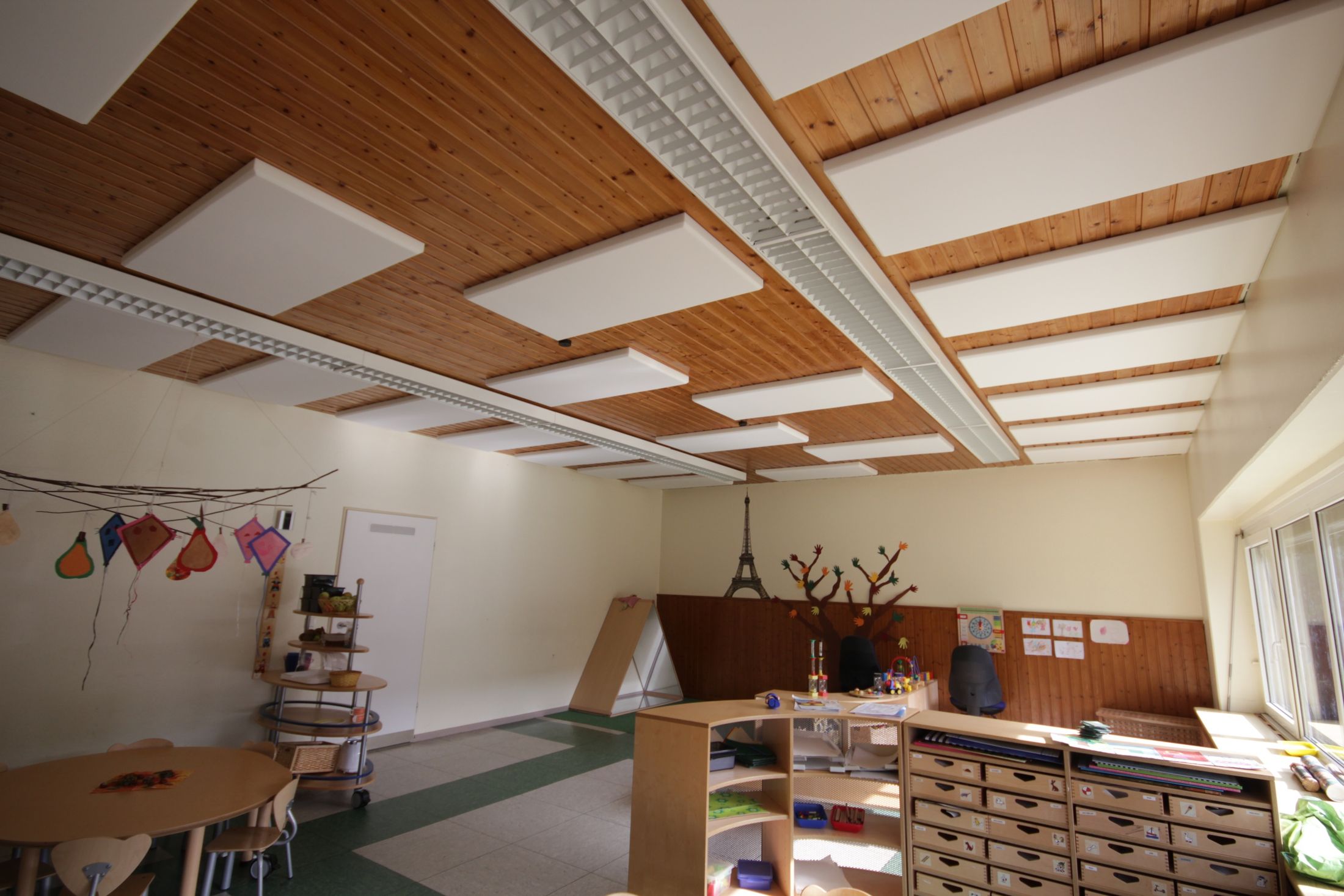 Wand- und Deckenpaneele zur Schallabsorption